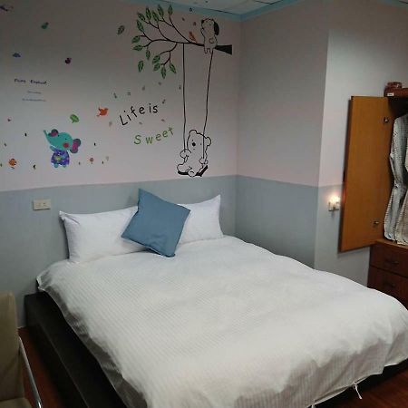 Papa Bear'S Guesthouse Тайчжун Екстер'єр фото