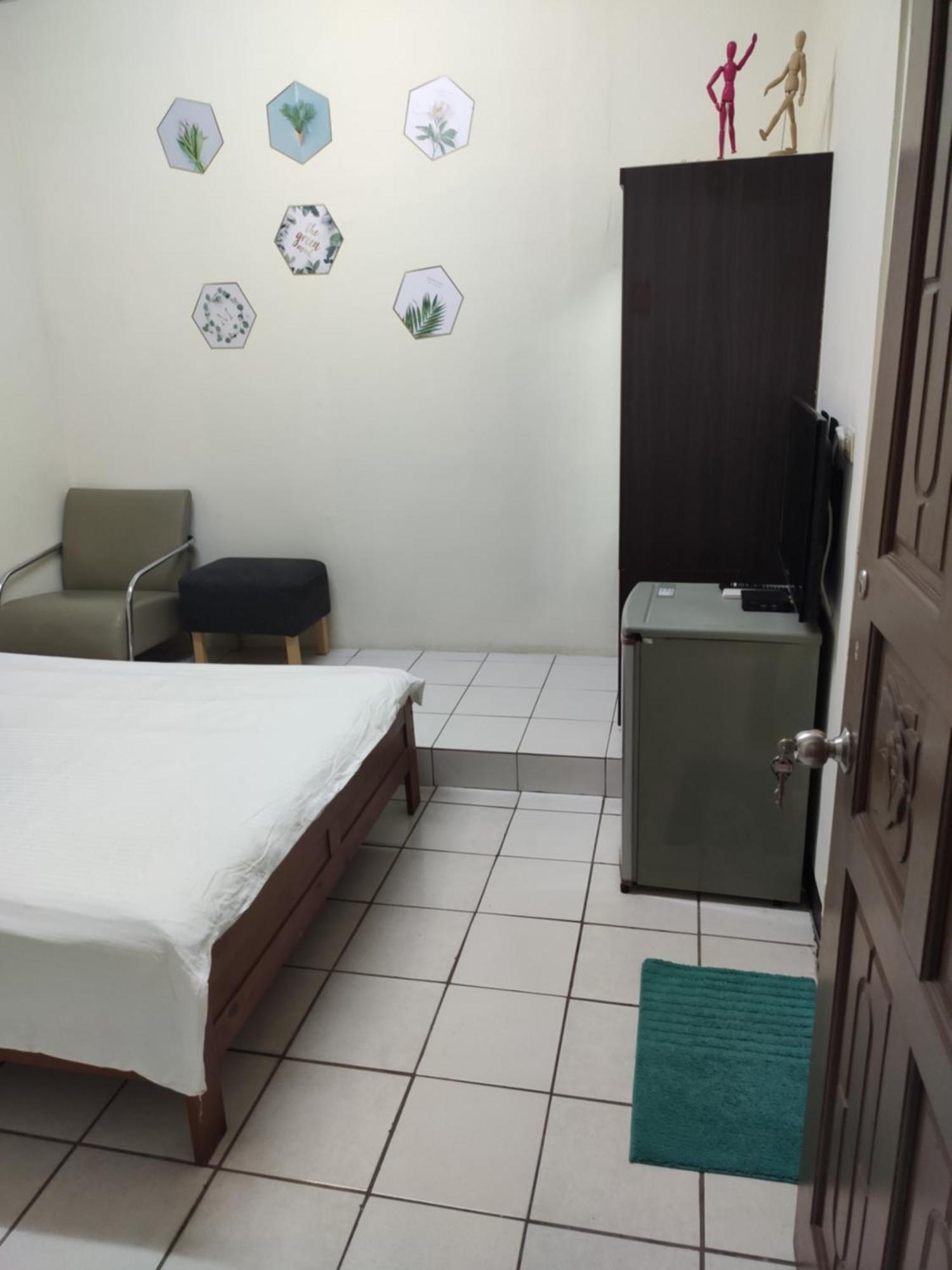 Papa Bear'S Guesthouse Тайчжун Номер фото