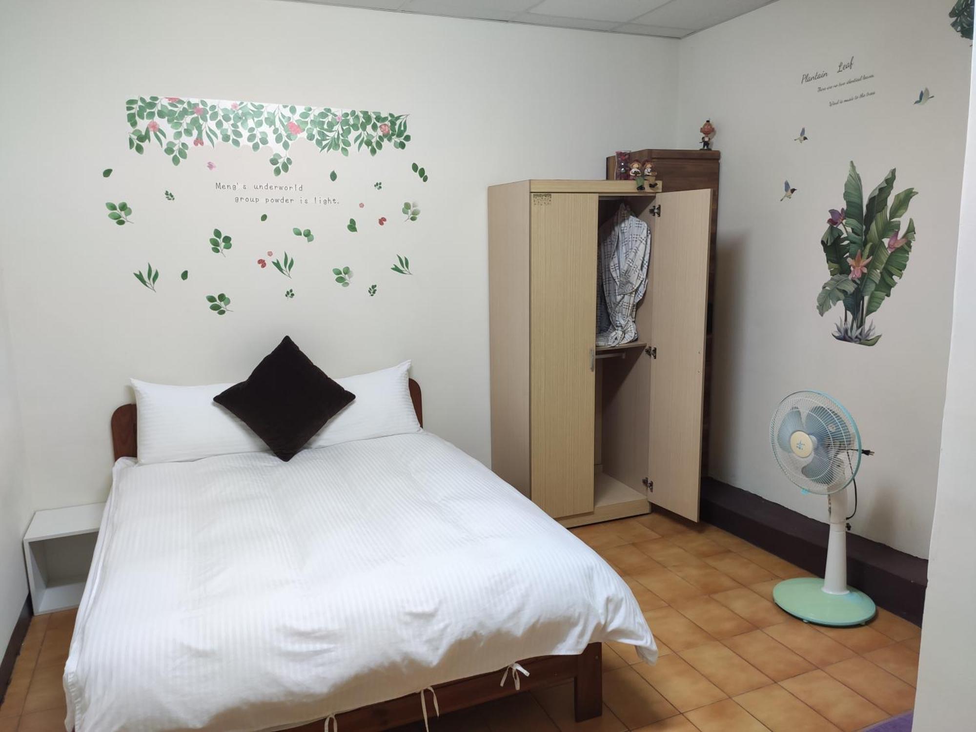 Papa Bear'S Guesthouse Тайчжун Номер фото