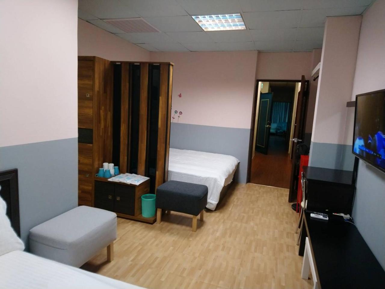 Papa Bear'S Guesthouse Тайчжун Екстер'єр фото