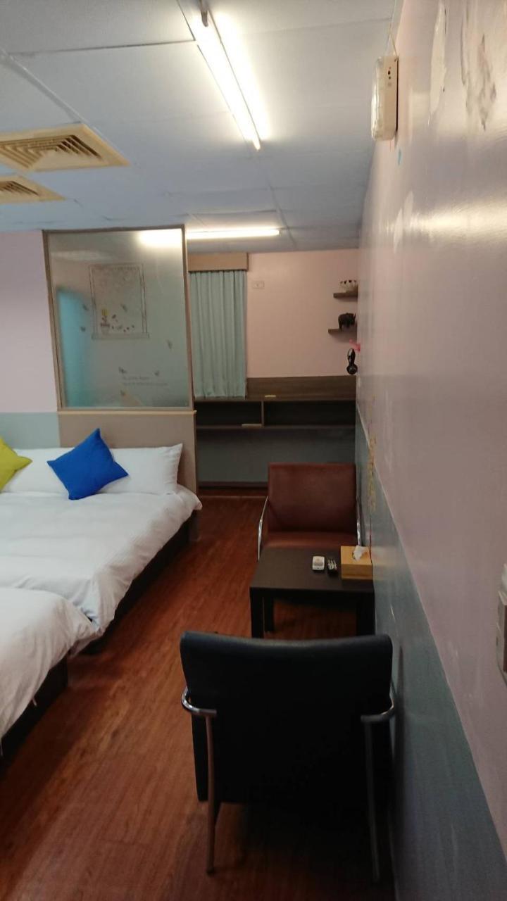Papa Bear'S Guesthouse Тайчжун Екстер'єр фото