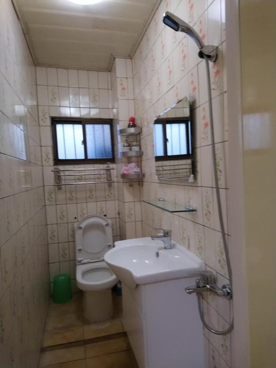 Papa Bear'S Guesthouse Тайчжун Екстер'єр фото