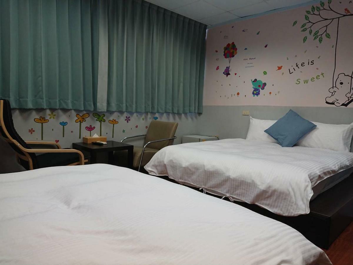 Papa Bear'S Guesthouse Тайчжун Екстер'єр фото