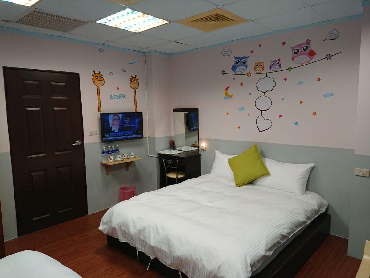 Papa Bear'S Guesthouse Тайчжун Екстер'єр фото