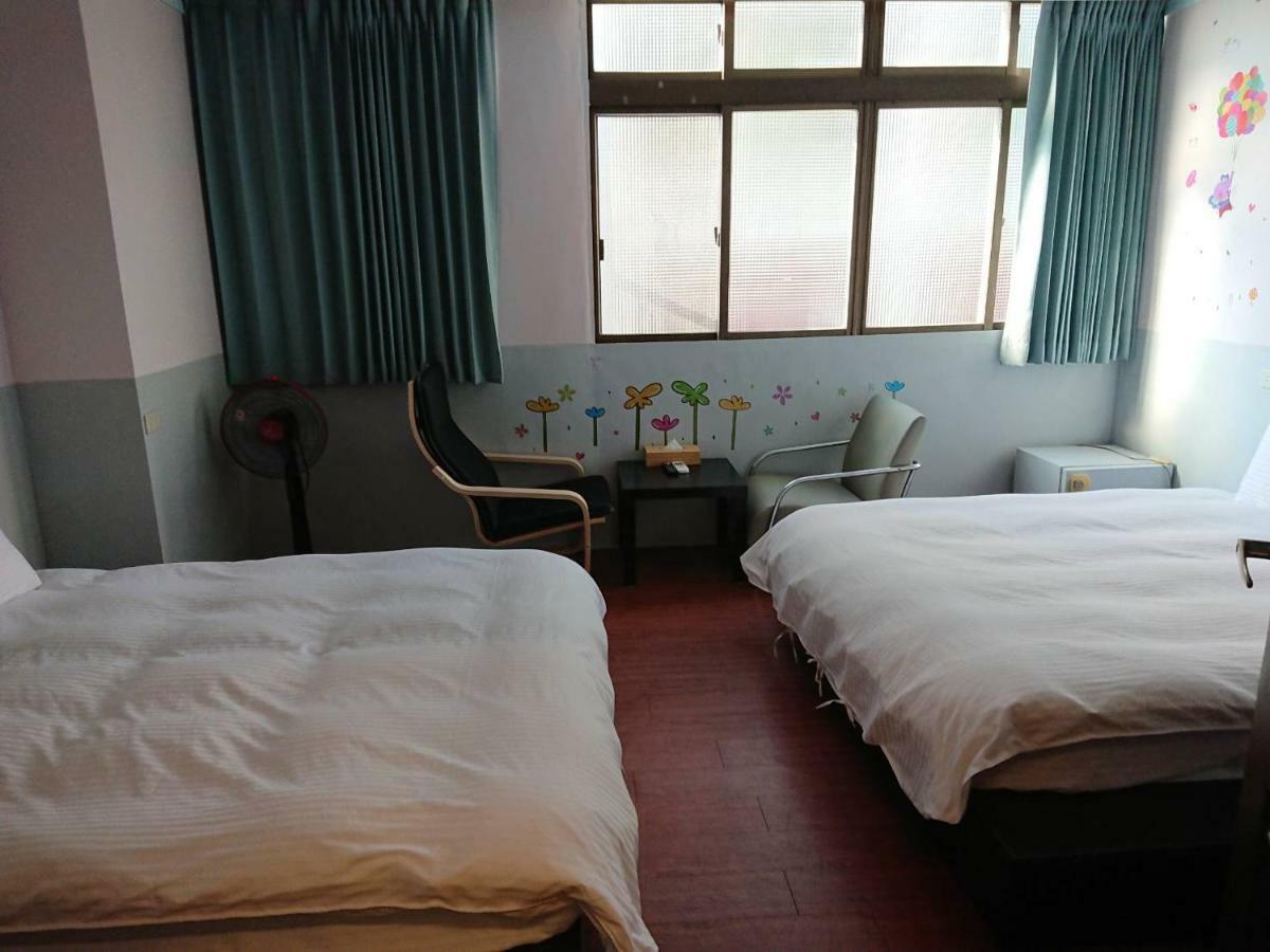 Papa Bear'S Guesthouse Тайчжун Екстер'єр фото