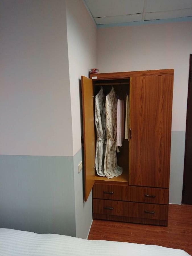 Papa Bear'S Guesthouse Тайчжун Екстер'єр фото