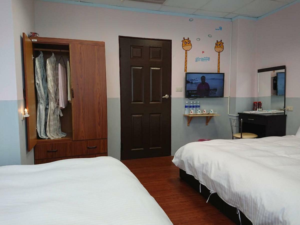 Papa Bear'S Guesthouse Тайчжун Екстер'єр фото