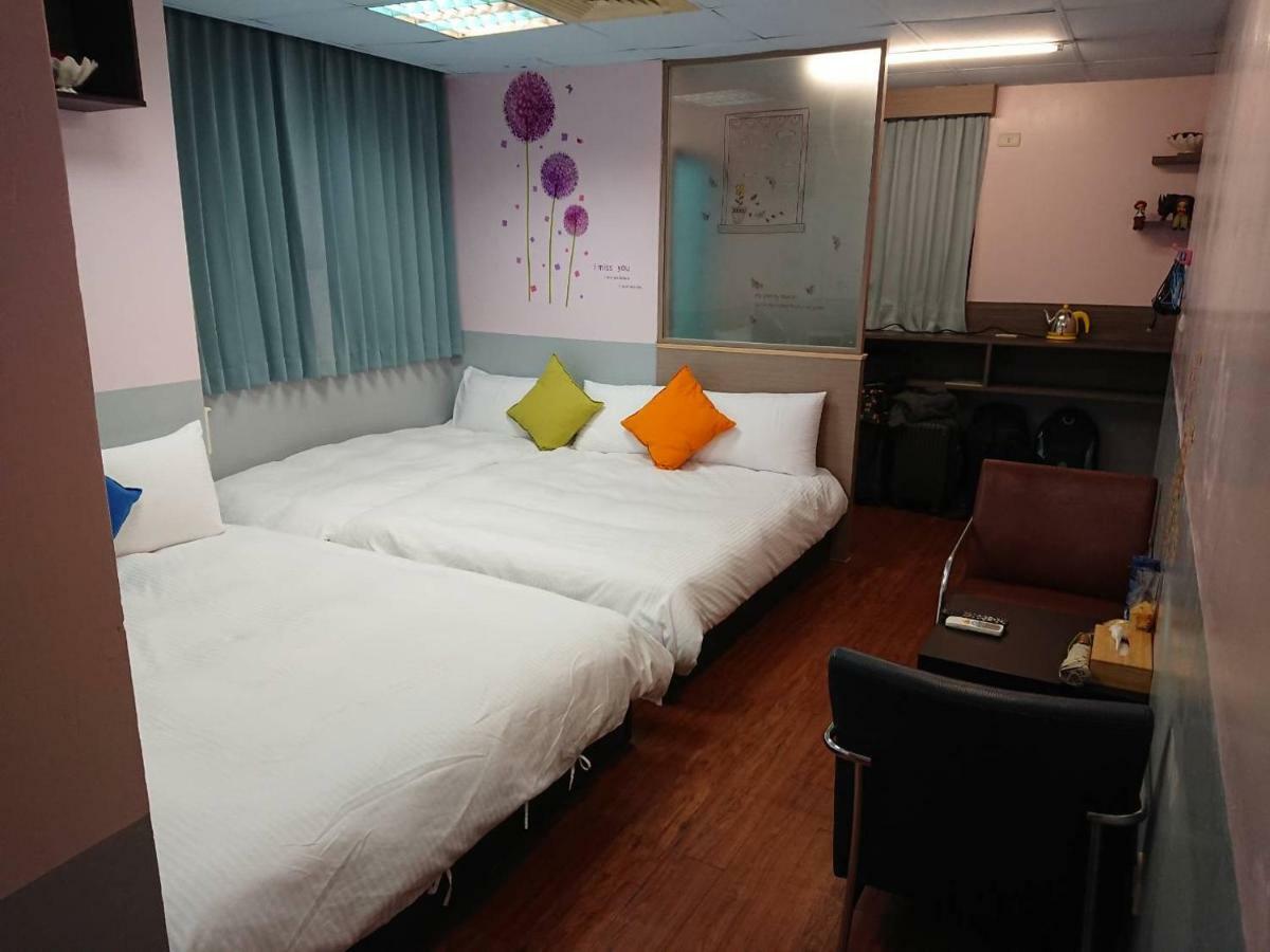 Papa Bear'S Guesthouse Тайчжун Екстер'єр фото
