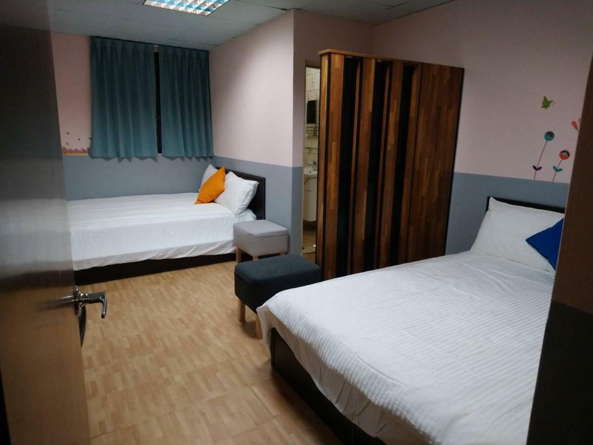 Papa Bear'S Guesthouse Тайчжун Екстер'єр фото