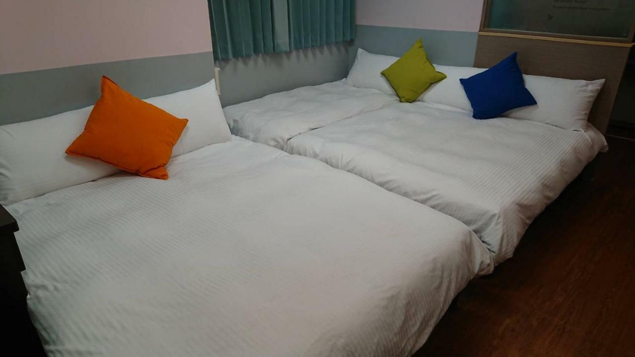 Papa Bear'S Guesthouse Тайчжун Екстер'єр фото